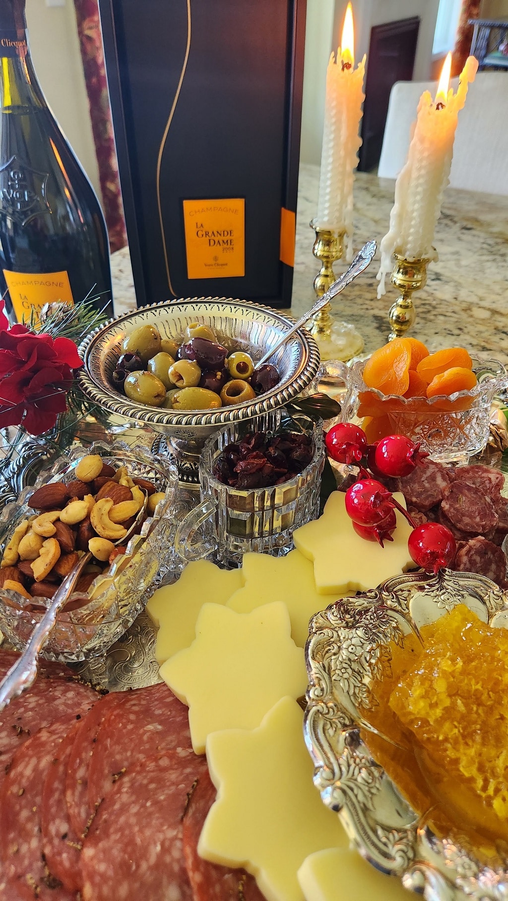 how-to-make-a-christmas-charcuterie-board-hen-and-horse-design